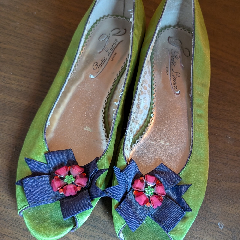 Poetic License Women's Green Flats with Decorative Bows